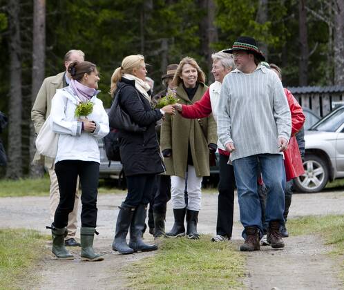 Crown Princess Victoria and Princess Madeleine Visit to the summer pasture forests, Gävleborg 2009 06 15 c Charles Hammarsten IBL royal house Sweden x2492x, Copyright: xCharlesxHammarsten TTx Besök i fäbodskogarna, Gävleborg