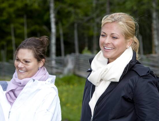 Crown Princess Victoria and Princess Madeleine Visit to the summer pasture forests, Gävleborg 2009 06 15 c Charles Hammarsten IBL royal house Sweden x2492x, Copyright: xCharlesxHammarsten TTx Besök i fäbodskogarna, Gävleborg
