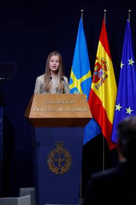 Spain s Crown Princess Leonor delivers a speech during the Princess of Asturias Awards 2020 ceremony held at La Reconquista Hotel, in Oviedo, Spain, 16 October 2020. Princess of Asturias Awards 2020 !ACHTUNG: NUR REDAKTIONELLE NUTZUNG!  Copyright: xBallesterosx GRAF1969 20201016-637384742908209304