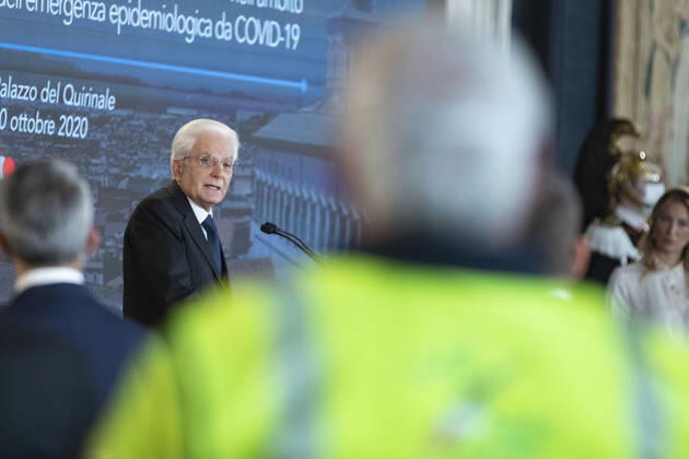 foto IPP spgr roma 20-10-2020 cerimonia di consegna delle onorificenze OMRI conferite a cittadini distintisi durante l emergenza coronavirus nella foto il presidente della repubblica Sergio Mattarella WARNING AVAILABLE ONLY FOR ITALIAN MARKET