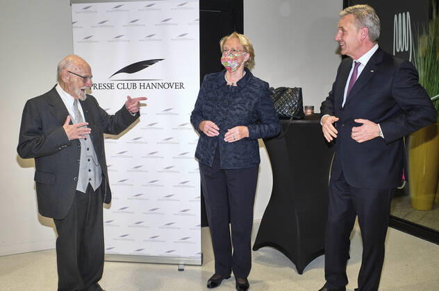 Rolf Zick, Eske Nannen und Christian Wulff bei der Verleihung des Leibniz-Ring-Hannover 2020 an Rolf Zick im Leineschloss. Mit dem Leibniz-Ring-Hannover ehrt der Presse Club Hannover seit 1997 jährlich Persönlichkeiten oder Institutionen, die durch eine herausragende Leistung auf sich aufmerksam gemacht oder durch ihr Lebenswerk ein besonderes Zeichen gesetzt haben. Hannover, 20.10.2020