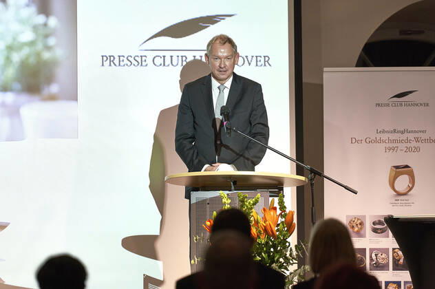 Lutz Marmor bei der Verleihung des Leibniz-Ring-Hannover 2020 an Rolf Zick im Leineschloss. Mit dem Leibniz-Ring-Hannover ehrt der Presse Club Hannover seit 1997 jährlich Persönlichkeiten oder Institutionen, die durch eine herausragende Leistung auf sich aufmerksam gemacht oder durch ihr Lebenswerk ein besonderes Zeichen gesetzt haben. Hannover, 20.10.2020