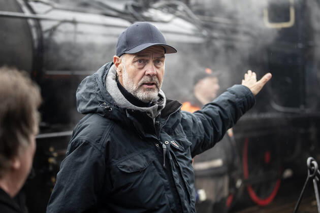Director Erik Poppe during the filming of the movie The Emigrants , based on Swedish author Vilhelm Moberg s book, in Alingsas, Sweden, October 20, 2020 Alingsas Sweden x2512x, Copyright: xDEROSxANDERS Aftonbladetx THE EMIGRANTS