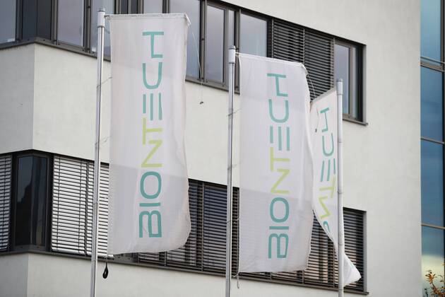 Mainz Gebaeude der Firma Biontech in Mainz, 15.11.2020 Fahnen mit der Aufschrift Biontech vor dem Firmengebaeude der Firma Biontech in Mainz Gebaeude der Firma Biontech in Mainz, 15.11.2020 Copyright: xWeissx Eibner-Pressefotox EP_rws