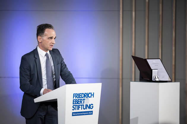 Heiko Maas, Bundesaussenminister, haelt die Laudation fuer Zoran Zaev (nicht im Bild), Ministerpraesident von Nordmazedonien, im Rahmen der Verleihung des Menschenrechtspreise 2020 der Friedrich-Ebert-Stiftung in Berlin, 16.11.2020. Berlin Germany