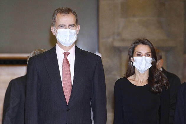 18-11-2020 Madrid Queen Letizia and King Felipe attend the 37th edition of the ‘’Francisco Cerecedo’’ journalism award at the Prado museum in Madrid, Spain. No Spain  Copyright: xPPEx