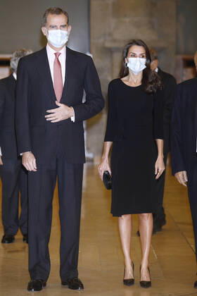 18-11-2020 Madrid Queen Letizia and King Felipe attend the 37th edition of the ‘’Francisco Cerecedo’’ journalism award at the Prado museum in Madrid, Spain. No Spain  Copyright: xPPEx