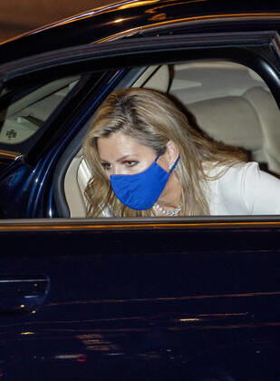 25-11-2020 Amsterdam Queen Máxima arriving for the announcement of the winners of the Koning Willem I prize in the Beurs van Berlage in Amsterdam. The Koning Willem I Foundation was established in 1958 on the initiative of De Nederlandsche Bank by a number of organizations associated with the business community. The aim of the foundation is to give new impulses to the national economy and thus to increase the reputation of the Dutch business community.  Copyright: xPPEx