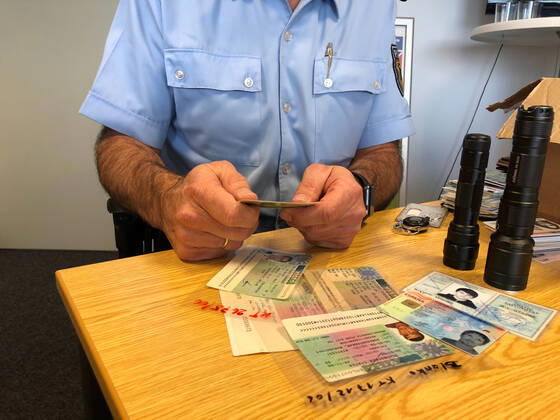 Passkontrolle der Bundespolizei am Flughafen Köln Bonn am 18. Januar 2018. Köln Deutschland
