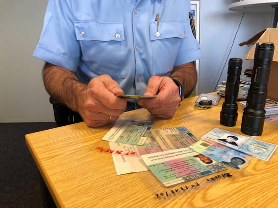 Passkontrolle der Bundespolizei am Flughafen Köln Bonn am 18. Januar 2018. Köln Deutschland