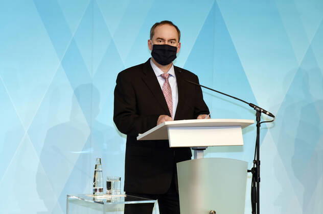 Hubert Aiwanger bei der Pressekonferenz zu den aktuellen Entwicklungen der Corona-Pandemie und Verschärfung der Maßnahmen zu deren Eindämmung im Prinz Carl Palais. München, 26.11.2020