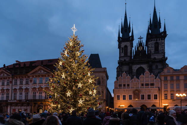 November 29, 2020, Prague, Czech Republic: Illuminated Christmas tree seen at the Old town square in Prague..Christmas tree was lit up at the Old town square (Staromestske namesti) in Prague during first Advent weekend. Famous Christmas market was cancelled due to the Coronavirus pandemic and current restriction in the Czech Republic. Prague Czech Republic - ZUMAs197 20201129_zab_s197_030 Copyright: xTomasxTkacikx