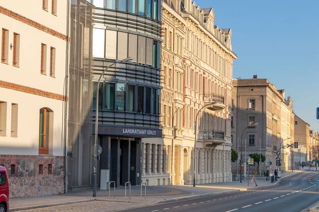Görlitz - Impressionen aus der Innenstadt Die Innenstadt von Görlitz bietet zahlreiche interessante Gebäude. Besonders der historische Kern ist bei Touristen sehr beliebt. Auch wurden hier zahlreiche Hollywood-Filme gedreht.
