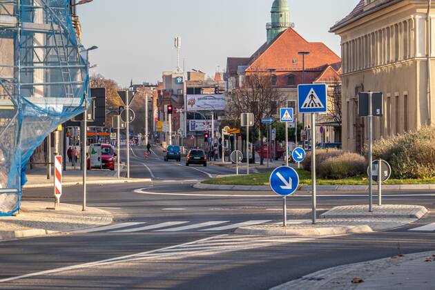 Görlitz - Impressionen aus der Innenstadt Die Innenstadt von Görlitz bietet zahlreiche interessante Gebäude. Besonders der historische Kern ist bei Touristen sehr beliebt. Auch wurden hier zahlreiche Hollywood-Filme gedreht.