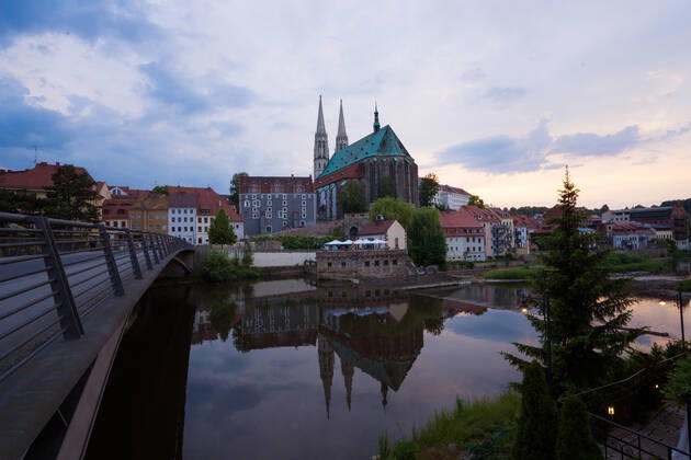 Görlitz - Impressionen aus der Innenstadt Die Görlitzer Innenstadt ist bei Touristen sehr beliebt. Zahlreiche Hollywood-Filme wurden hier bereits gedreht. Görlitz ist die östlichste Stadt Deutschlands. Sie grenzt direkt an Polen.