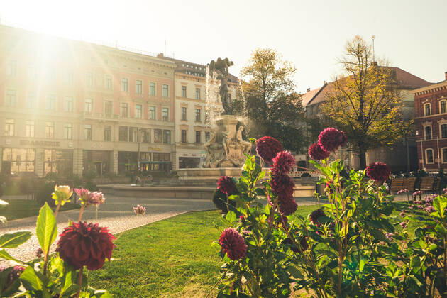 Görlitz - Impressionen aus der Innenstadt Die Görlitzer Innenstadt ist bei Touristen sehr beliebt. Zahlreiche Hollywood-Filme wurden hier bereits gedreht. Görlitz ist die östlichste Stadt Deutschlands. Sie grenzt direkt an Polen.