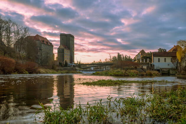 Görlitz - Impressionen aus der Innenstadt Die Görlitzer Innenstadt ist bei Touristen sehr beliebt. Zahlreiche Hollywood-Filme wurden hier bereits gedreht. Görlitz ist die östlichste Stadt Deutschlands. Sie grenzt direkt an Polen.