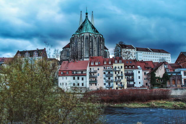 Görlitz - Impressionen aus der Innenstadt Die Görlitzer Innenstadt ist bei Touristen sehr beliebt. Zahlreiche Hollywood-Filme wurden hier bereits gedreht. Görlitz ist die östlichste Stadt Deutschlands. Sie grenzt direkt an Polen.