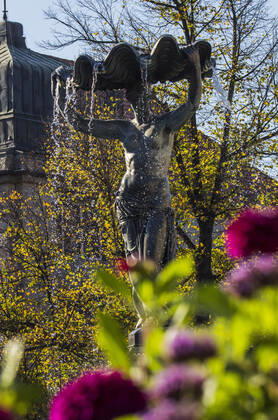 Görlitz - Impressionen aus der Innenstadt Die Görlitzer Innenstadt ist bei Touristen sehr beliebt. Zahlreiche Hollywood-Filme wurden hier bereits gedreht. Görlitz ist die östlichste Stadt Deutschlands. Sie grenzt direkt an Polen.