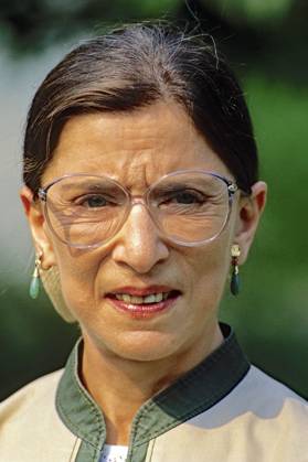 IMAGO ICONS: Ruth Bader Ginsburg Berühmte Feministinnen, Ruth Bader Ginsburg Washington, DC. USA, August 3, 1993 Newly confirmed by the Senate Judiciary committee Ruth Bader Ginsburg Associate Justice of the Supreme Court speaks to the news media in the Rose Garden of the White House Copyright: xMarkxReinstein xMediaPunchx