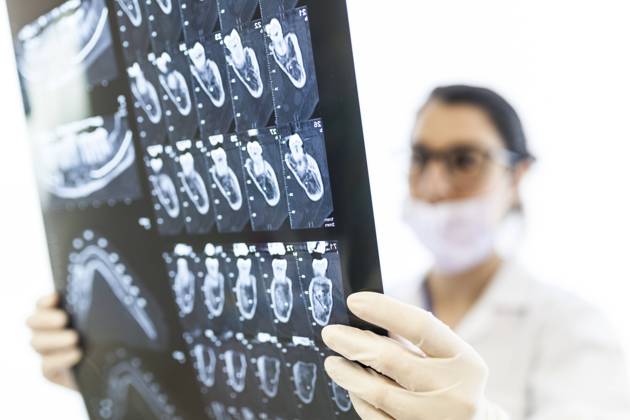 female dentist reviewing the patient s x-ray, Model released Copyright: xDavidxFuentesx MR