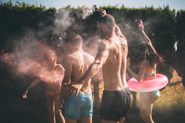Friends lighting smoke torch, Model released, Property released Copyright: xEduardoxHuelinx MR