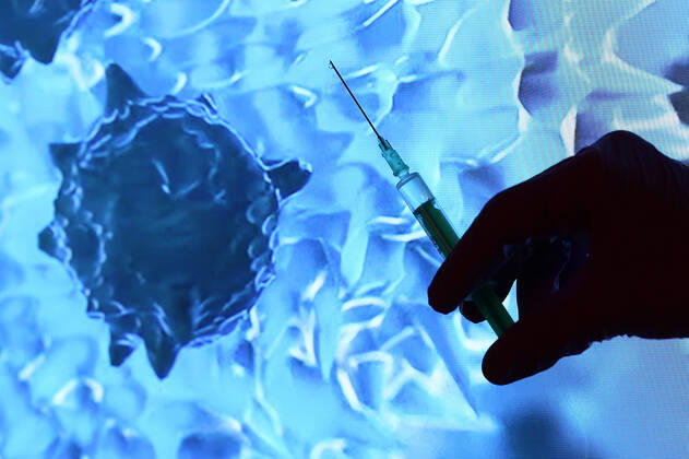 Winden Themenbild - Coronavirus, Coronapandemie, Impfen - Silhouette einer Impfspritze, Coronaspritze und einer Hand mit einem Gummihandschuh Themenbild - Coronavirus, Coronapandemie, Impfen - Silhouette einer Impfspritze, Coronaspritze und einer Hand mit einem Gummihandschuh Coronavirus, Coronapandemie - Impfspritze, Coronaspritze, Nadel als Silhouette, Scherenschnittbild zum verabreichen, spritzen des Impfstoffes. Im Hintergrund Bilder von Covid-19 Viren, Coronaviren Impfen, Impfbuch, Impfbescheinigung, Impfpass, Spritze, Coronaspritze, Nadel, Impfstoff, Detail, Silhouette, Scherenschnittbild, Viren, Covid-19 Viren, Covid 19 Viren, Covid 19, Virus, Impfspritze, Gummihandschuhe, Fotomontage, Innen, Innenaufnahme, Studioaufnahme, Stud Copyright: xFleigx xEibner-Pressefotox EP_dfg