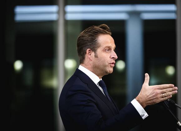 DEN HAAG - Minister Hugo de Jonge (Volksgezondheid, Welzijn en Sport) reageert op het besluit van het Europees Geneesmiddelenbureau EMA rond de goedkeuring van het coronavaccin dat BioNTech en Pfizer samen hebben ontwikkeld. ANP SEM VAN DER WAL Copyright: xHollandsexHoogtex xxANPx x426470787x