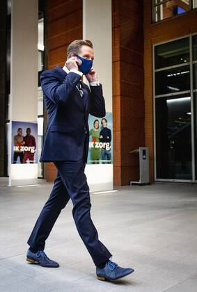 DEN HAAG - Minister Hugo de Jonge (Volksgezondheid, Welzijn en Sport) reageert op het besluit van het Europees Geneesmiddelenbureau EMA rond de goedkeuring van het coronavaccin dat BioNTech en Pfizer samen hebben ontwikkeld. ANP SEM VAN DER WAL Copyright: xHollandsexHoogtex xxANPx x426470943x