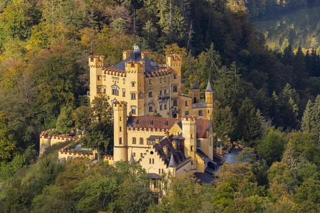 Schloss Hohenschwangau, Schwansee, im Herbst, Schwangau, Bayern, Deutschland, Europa Copyright: imageBROKER/StefanxKiefer iblski06270576