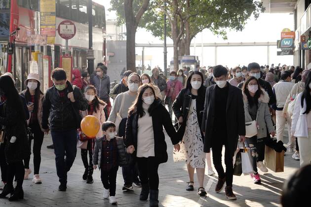 (210101) -- HONG KONG, Jan. 1, 2021 -- People wearing face masks walk on a street in Hong Kong, south China, Jan. 1, 2021. Hong Kong s Center for Health Protection (CHP) reported 42 additional confirmed cases of COVID-19 on Friday, which was a new low since mid-November. The new cases included 36 local infections, with 13 cases of unknown origin. The tally was taken to 8,888. ) CHINA-HONG KONG-COVID-19-CASES (CN) WangxShen