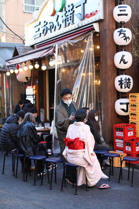 January 1, 2021, Tokyo, Japan: People wearing face masks wait for their orders outside a restaurant near Sensoji Temple in Asakusa..The first day of the New Year Japanese people traditionally visit Shrines and Temples for celebrations and prayers. The most popular places in Tokyo are Sensoji Temple and Asakusa Shrine in Asakusa. Tokyo Japan - ZUMAs197 20210101_zaa_s197_111 Copyright: xTakimotoxMarinax