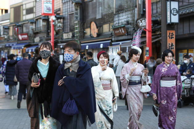 January 1, 2021, Tokyo, Japan: People wearing face masks visit Asakusa Shrine and Sensoji Temple during the New Year celebration..The first day of the New Year Japanese people traditionally visit Shrines and Temples for celebrations and prayers. The most popular places in Tokyo are Sensoji Temple and Asakusa Shrine in Asakusa. Tokyo Japan - ZUMAs197 20210101_zaa_s197_112 Copyright: xTakimotoxMarinax