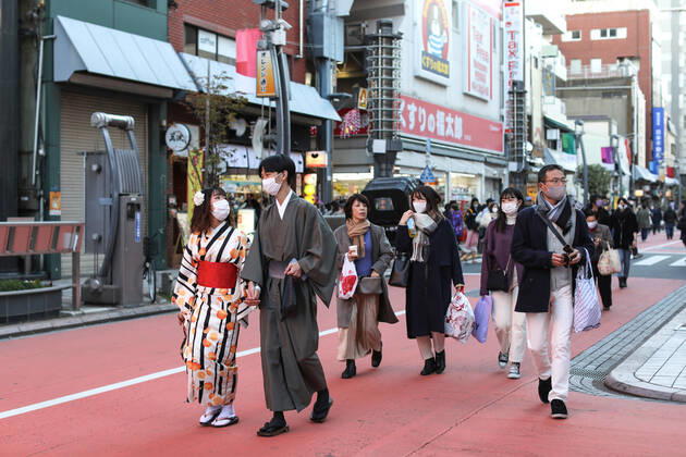 January 1, 2021, Tokyo, Japan: People wearing face masks visit Asakusa Shrine and Sensoji Temple during the New Year celebration..The first day of the New Year Japanese people traditionally visit Shrines and Temples for celebrations and prayers. The most popular places in Tokyo are Sensoji Temple and Asakusa Shrine in Asakusa. Tokyo Japan - ZUMAs197 20210101_zaa_s197_114 Copyright: xTakimotoxMarinax