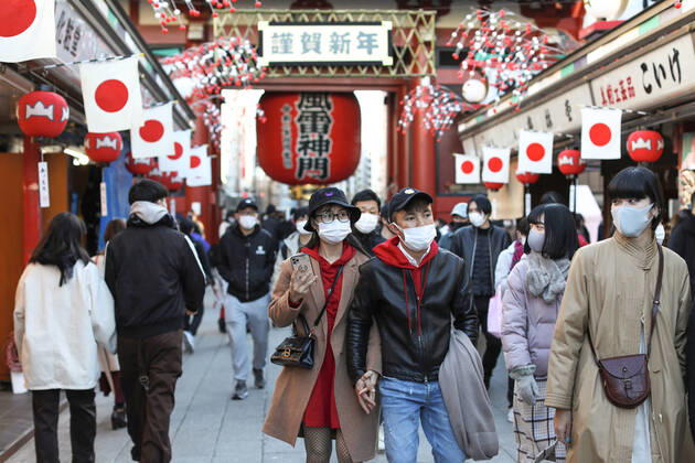 January 1, 2021, Tokyo, Japan: People wearing face masks visit Asakusa Shrine and Sensoji Temple during the New Year celebration..The first day of the New Year Japanese people traditionally visit Shrines and Temples for celebrations and prayers. The most popular places in Tokyo are Sensoji Temple and Asakusa Shrine in Asakusa. Tokyo Japan - ZUMAs197 20210101_zaa_s197_116 Copyright: xTakimotoxMarinax