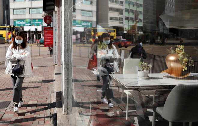 (210102) -- HONG KONG, Jan. 2, 2021 -- People wearing face masks walk on a street in Hong Kong, south China, Jan. 2, 2021. Hong Kong reported 35 new COVID-19 cases on Saturday, a further drop from the previous days. ) CHINA-HONG KONG-COVID-19-CASES (CN) WuxXiaochu