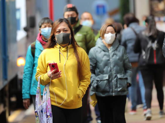 (210102) -- HONG KONG, Jan. 2, 2021 -- People wearing face masks walk on a street in Hong Kong, south China, Jan. 2, 2021. Hong Kong reported 35 new COVID-19 cases on Saturday, a further drop from the previous days. ) CHINA-HONG KONG-COVID-19-CASES (CN) WuxXiaochu