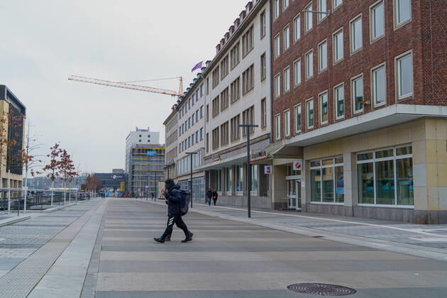 Kieler Innenstadt während des Corona-Lockdowns im Januar 2021 weitgehend leere Straßen -;Kieler Innenstadt während des Corona-Lockdowns im Januar 2021 weitgehend leere Straßen -, Kiel Schleswig-Holstein Deutschland Innenstadt