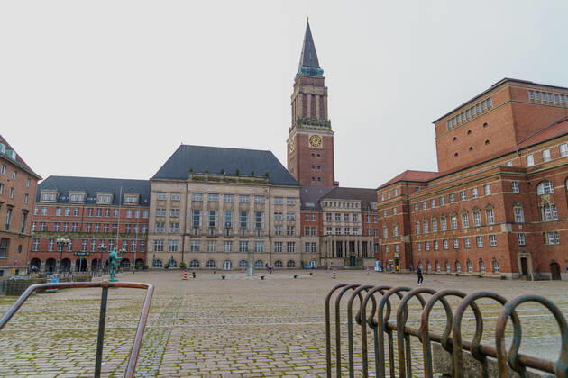 Kieler Innenstadt während des Corona-Lockdowns im Januar 2021 weitgehend leere Straßen -;Kieler Innenstadt während des Corona-Lockdowns im Januar 2021 weitgehend leere Straßen -, Kiel Schleswig-Holstein Deutschland Innenstadt