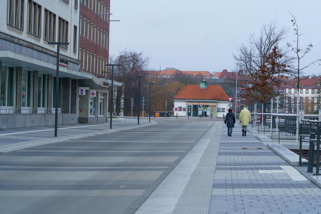 Kieler Innenstadt während des Corona-Lockdowns im Januar 2021 weitgehend leere Straßen -;Kieler Innenstadt während des Corona-Lockdowns im Januar 2021 weitgehend leere Straßen -, Kiel Schleswig-Holstein Deutschland Innenstadt