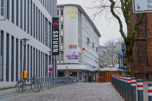Kieler Innenstadt während des Corona-Lockdowns im Januar 2021 weitgehend leere Straßen -;Kieler Innenstadt während des Corona-Lockdowns im Januar 2021 weitgehend leere Straßen -, Kiel Schleswig-Holstein Deutschland Innenstadt