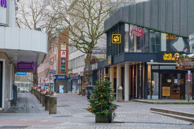Kieler Innenstadt während des Corona-Lockdowns im Januar 2021 weitgehend leere Straßen -;Kieler Innenstadt während des Corona-Lockdowns im Januar 2021 weitgehend leere Straßen -, Kiel Schleswig-Holstein Deutschland Innenstadt
