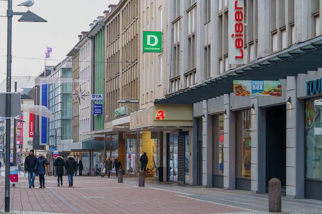 Kieler Innenstadt während des Corona-Lockdowns im Januar 2021 weitgehend leere Straßen -;Kieler Innenstadt während des Corona-Lockdowns im Januar 2021 weitgehend leere Straßen -, Kiel Schleswig-Holstein Deutschland Innenstadt