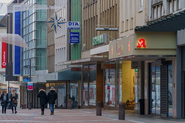 Kieler Innenstadt während des Corona-Lockdowns im Januar 2021 weitgehend leere Straßen -;Kieler Innenstadt während des Corona-Lockdowns im Januar 2021 weitgehend leere Straßen -, Kiel Schleswig-Holstein Deutschland Innenstadt
