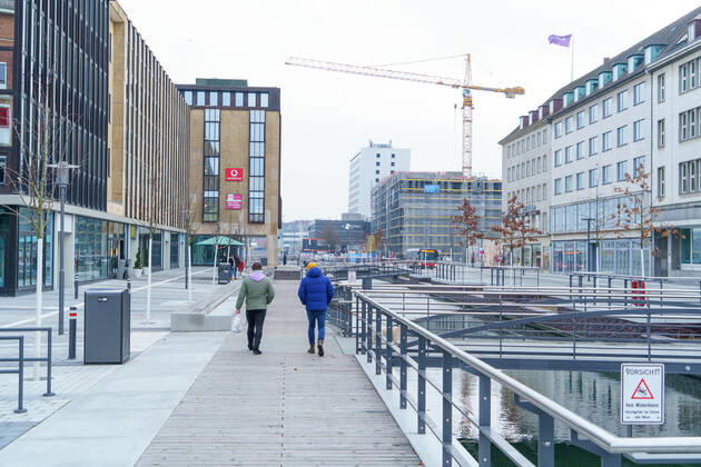 Kieler Innenstadt während des Corona-Lockdowns im Januar 2021 weitgehend leere Straßen -;Kieler Innenstadt während des Corona-Lockdowns im Januar 2021 weitgehend leere Straßen -, Kiel Schleswig-Holstein Deutschland Innenstadt