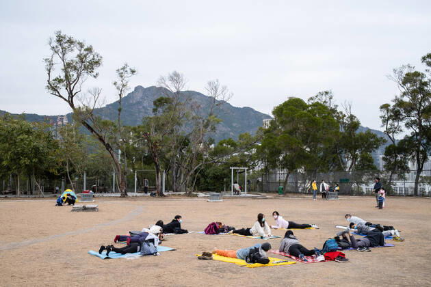 January 10, 2021, Hong Kong, Hong Kong: People wearing face masks as a precaution against the spread of Covid-19 exercise at a garden in Lok Fu district. Hong Kong Hong Kong - ZUMAs197 20210110_zaa_s197_056 Copyright: xIsaacxWongx