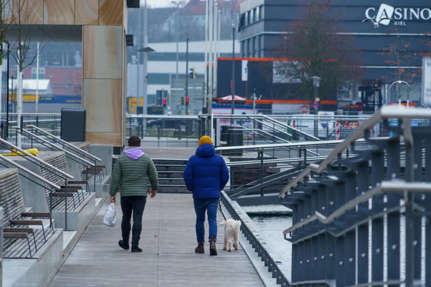 Kieler Innenstadt während des Corona-Lockdowns im Januar 2021 weitgehend leere Straßen -;Kieler Innenstadt während des Corona-Lockdowns im Januar 2021 weitgehend leere Straßen -, Kiel Schleswig-Holstein Deutschland Innenstadt