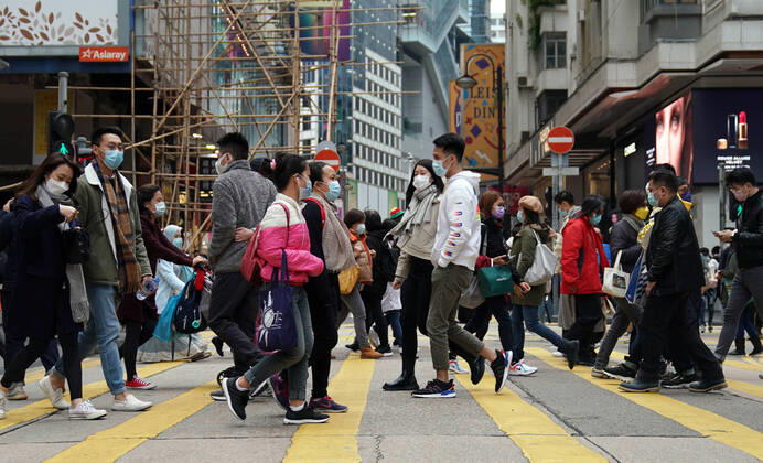 (210110) -- HONG KONG, Jan. 10, 2021 -- People wearing face masks walk on a street in south China s Hong Kong, Jan. 10, 2021. Hong Kong s Center for Health Protection (CHP) reported 31 additional confirmed cases of COVID-19 on Sunday, taking its total tally to 9,242. ) CHINA-HONG KONG-COVID-19-CASES LixGang 