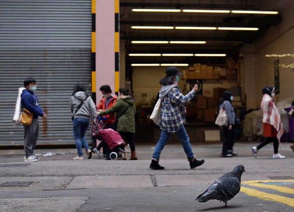 (210110) -- HONG KONG, Jan. 10, 2021 -- People wearing face masks walk on a street in south China s Hong Kong, Jan. 10, 2021. Hong Kong s Center for Health Protection (CHP) reported 31 additional confirmed cases of COVID-19 on Sunday, taking its total tally to 9,242. ) CHINA-HONG KONG-COVID-19-CASES LixGang 