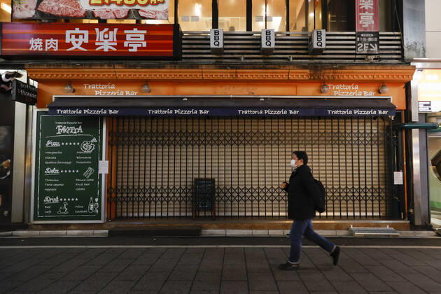 January 10, 2021, Tokyo, Japan: A man wearing a face mask leaves Kabukicho (the red-light district of Tokyo) after the establishments closed at 8 pm to stop the COVID-19 infections in the capital. Tokyo reported 1,494 new COVID-19 cases on January 10; following four days of over 2,000 cases, the daily infections count dropped for the first time after the state of emergency was declared in Tokyo, Kanagawa, Saitama, and Chiba prefectures. Tokyo Japan - ZUMAm191 20210110_zap_m191_017 Copyright: xRodrigoxReyesxMarinx
